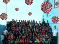 Coronavirus : कोरोनाच्या संकटात जगातील सर्वात मोठं कुटुंब कसं राहतंय एकत्र, जाणून घ्या - Marathi News | coronavirus largest family of world lives in mizoram all are safe in corona SSS | Latest national Photos at Lokmat.com