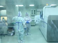 CoronaVirus News : सरकारने मागवले 'हे' खास मशीन, आता 24 तासांत होणार 1200 सँपल टेस्ट - Marathi News | CoronaVirus Marathi News cobas 6800 machine called for corona test 1200 samples SSS | Latest national Photos at Lokmat.com