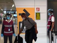 CoronaVirus News : तंत्रज्ञानाची किमया! 'हे' खास हेल्मेट घेणार कोरोना व्हायरसचा शोध; जाणून घ्या खासियत - Marathi News | CoronaVirus Marathi News rome airport testing smart helmet corona SSS | Latest tech Photos at Lokmat.com