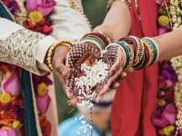 तीन वर्षे प्रेमसंबंध, लग्नानंतर बनली लुटारु; आता पतीला देतेय जीवे मारण्याची धमकी - Marathi News | Three years of love affair, after marriage became a robber; Now she is threatening to kill her husband pda | Latest crime Photos at Lokmat.com