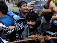 नेपाळच्या नव्या नकाशावरून राडा, काठमांडूच्या रस्त्यावर उतरले नागरिक - Marathi News | Protest due to Nepal's New Map, Kathmandu citizen come on street | Latest national Photos at Lokmat.com