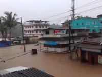 तळकोकणात मुसळधार! काही ठिकाणी पुरस्थिती, शेती पाण्याखाली, वाहतुकही विस्कळीत - Marathi News | Heavy rains in konkan! Flood In some places, Crops is under water and transportation is disrupted | Latest maharashtra Photos at Lokmat.com