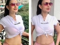 दोन पैसे जास्त कमवता यावे म्हणून अमिषा पटेलने स्विकारला हा मार्ग, वाचून तुमचाही होईल संताप - Marathi News | Ameesha Patel sets internet on fire With Her Super Sexy Look | Latest filmy Photos at Lokmat.com