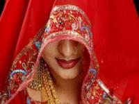 चार मुलांच्या आईला भेटायला रात्री आला प्रियकर, सासरच्यांनी बेडरूममध्ये रंगेहाथ पकडले अन्... - Marathi News | Lover came at night to meet the mother of four children, her father-in-law caught him red handed in the bedroom and ... | Latest crime Photos at Lokmat.com