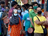 काळजी वाढली! २ मीटर अंतरावरूनही संसर्गाचा धोका; हवेतील कोरोना प्रसाराबाबत तज्ज्ञांचा खुलासा - Marathi News | Corona spreads through air shocking revelation in research on the transmission of the virus | Latest health Photos at Lokmat.com