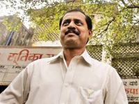 Arnab Goswami : अर्णब गोस्वामींना घरातून उचलणारे एन्काउंटर स्पेशलिस्ट सचिन वाझेंची कारकीर्द - Marathi News | Arnab Goswami: Career of Encounter Specialist Sachin Waze who picked up Arnab Goswami from his home | Latest crime Photos at Lokmat.com