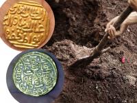 मातीने भरलेला ट्रक खाली करताच पडले सोन्याचे शिक्के; अन् लोकांना कळताच घडलं असं काही... - Marathi News | Gold silver coins found excavation farmer shamli uttar pradesh | Latest jarahatke Photos at Lokmat.com