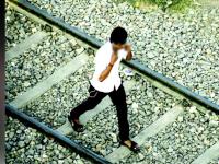 भीषण! इअरफोन लावून रेल्वे ट्रॅक ओलांडणं जीवावर बेतलं, ५० पेक्षा जास्त तुकडे झाले दोघांच्या शरीराचे  - Marathi News | Awful! Crossing the railway tracks with earphones was fatal, more than 50 pieces of their bodies were broken. | Latest crime Photos at Lokmat.com