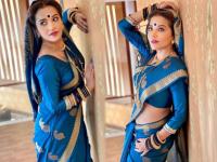 मोनालिसाच्या निळ्या रंगाच्या साडीतील फोटो पाहून तुम्हीही व्हाल फिदा, सोशल मीडियावर शेअर केला फोटो - Marathi News | Bhojpuri Actress Monalisa Look Gorgeous In Blue saree | Latest filmy Photos at Lokmat.com