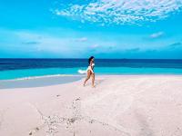 तारा सुतारियाचा ग्लॅमरस लूक तुम्हाला करेल घायाळ, फॅन्स तिच्या अदांवर झालेत फिदा - Marathi News | Super Hot Photo Of Actress Tara Sutaria Goes Viral On Social Media | Latest filmy Photos at Lokmat.com