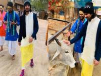 तेजप्रताप यादवांच्या नव्या लूकची रंगली चर्चा, वृंदावनमधील फोटो व्हायरल... - Marathi News | patna rjd leader tej pratap yadav is spending time with his friends in vrindavan on occasion of new year | Latest national Photos at Lokmat.com