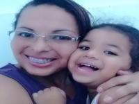 भयंकर! ५ वर्षांच्या मुलीला बाथरूमध्ये घेऊन गेली जन्मदाती आई; आधी डोळे काढले मग कापली जीभ - Marathi News | Brazilian mom reportedly kills daughter gouges her eyes and tongue news | Latest crime Photos at Lokmat.com