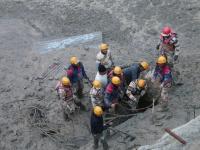 जलप्रलय आणि ३०० मीटर बोगद्यातील ते पाच तास, दुर्घटनेत वाचलेले कर्मचारी म्हणाले, तेव्हा वाटलं... - Marathi News | The floodwaters and those five hours in the 300-meter tunnel, the survivors of the accident said, then felt ... | Latest national Photos at Lokmat.com