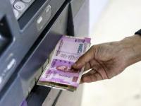 आता हात न लावता ग्राहकांना एटीएममधून काढता येणार पैसे, अशी असेल संपूर्ण प्रक्रिया - Marathi News | Now the whole process will be such that customers can withdraw money from ATMs without touching it | Latest business Photos at Lokmat.com