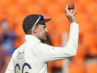 Ind vs Eng 3rd Test : १९८२नंतर इंग्लंडच्या कर्णधारांमध्ये जो रूट ठरला सरस, वासीम अक्रमच्याही विक्रमाशी बरोबरी - Marathi News | Ind vs Eng 3rd Test Day 2 : Joe Root becomes the third England captain to take five wickets (5-8) vs India in test | Latest cricket Photos at Lokmat.com