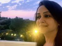 "चाँद जैसे मुखडेपे सुरज भी लट्टू हो गया", मृणाल कुलकर्णीच्या फोटोवर चाहत्यांचा लाईक्सचा वर्षाव - Marathi News | Mrinal Kulkarni Share New Photo Ask Fans to caption this | Latest filmy Photos at Lokmat.com