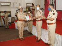 सॅल्यूट लेडी सिंघम! पोलीस दलात उल्लेखनीय कामगिरी बजाविणाऱ्या महिला शक्तिचा सन्मान - Marathi News | Salute Lady Singham! Honoring women power for outstanding performance in the police force | Latest crime Photos at Lokmat.com