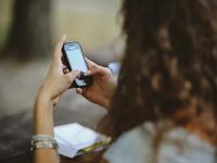 coronavirus: धक्कादायक! प्लाझ्मासाठी महिलेने सोशल मीडियावर शेअर केला नंबर, लोकांनी पाठवले अश्लील फोटो - Marathi News | coronavirus: The woman shared Mobile number on social media for plasma, people sent pornographic photos | Latest national Photos at Lokmat.com