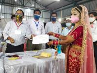 Election Result : निवडणूक जिंकल्याची बातमी आली, अन ती लग्न अर्ध्यावर टाकून मतमोजणी केंद्रात पोहोचली - Marathi News | Election Result: News came that she had won the election, and she left the wedding halfway and reached the counting center | Latest politics Photos at Lokmat.com