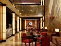 Coronavirus : कोरोनाकाळात तो लक्झरी लाईफ जगला, तब्बल १४ महिने ५-स्टार हॉटेलमध्ये एकटाच राहिला - Marathi News | Coronavirus: He lived a luxury life during the Coronavirus, living alone in a 5-star hotel for 14 months | Latest jarahatke Photos at Lokmat.com