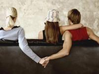 प्रसिद्ध सिंगर बाल्कनीमध्ये मॉडेलसोबत करत होता रोमान्स, तेवढ्यात पत्नी आली आणि.... - Marathi News | The famous singer was having romance with the model in the balcony, then his wife came and .... | Latest crime Photos at Lokmat.com