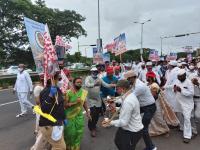 दिबांच्या नावासाठी टाळ मृदंगाच्या गजरात अभंग वाणीतून आंदोलन, मोठा पोलीस बंदोबस्त - Marathi News | Protesters demands to give name of Navi Mumbai Airport for Di.Ba.Patil | Latest navi-mumbai Photos at Lokmat.com