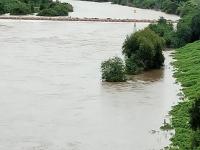 संततधार पावसाने गोदावरी, पूर्णा नद्या तुडूंब; दुधना प्रकल्पाचे १२ दरवाजे उघडले - Marathi News | Godavari, Purna rivers flooded due to incessant rains; 12 doors of Dudhna project opened | Latest parabhani Photos at Lokmat.com