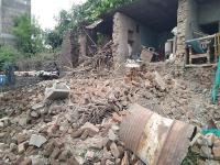 मुलीच्या लग्नाच्या पूर्वसंध्येलाच घरात दुर्घटना;भिंत कोसळून वधू मातापिता गंभीर जखमी - Marathi News | Accident in the house on the eve of the girl's wedding; Husband and wife seriously injured due to wall collapses | Latest hingoli Photos at Lokmat.com