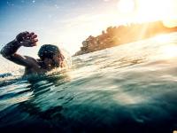 समुद्रात पोहत तो सात हजार किमी लांब मक्केला निघाला, पाण्यात उडीही घेतली आणि मग... - Marathi News | Swimming in the sea, he left Malaysia for Mecca, Police arrested him and sent him to jail | Latest jarahatke Photos at Lokmat.com