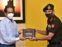 भारतीय सैन्याच्या तिन्ही दलाकडून मुख्यमंत्र्यांना खास आमंत्रण - Marathi News | Special invitation to the Chief Minister uddhav thackeray from the three forces of the Indian Army for swarnim jayanti year | Latest maharashtra Photos at Lokmat.com