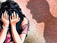 चालत्या कारमध्ये महिलेवर बलात्कार; सोशल मीडियावर झालेल्या मित्राने केले दुष्कृत्य - Marathi News | Rape of a woman in a moving car; Misdeeds committed by a friend on social media | Latest crime Photos at Lokmat.com