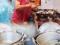 Cooking Tips : चुकूनही 'या' धातूंच्या भांड्यात जेवण बनवू नका; शरीरात कधी विष तयार होईल कळणारही नाही - Marathi News | Cooking Tips : Cooking right utensil harmful metals you must avoid for cooking food | Latest sakhi Photos at Lokmat.com