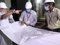 सेंट्रल व्हिस्टाच्या बांधकामस्थळाला पंतप्रधान मोदींनी अचानक दिली भेट, कामाचा घेतला आढावा - Marathi News | Prime Minister Modi paid a surprise visit to the construction site of Central Vista and took stock of the work | Latest national Photos at Lokmat.com