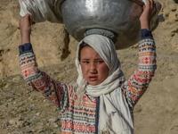 Afghanistan taliban : '...आम्हाला आज रात्री जेवायलाही मिळणार नाही!' तालिबान्यांपुढे हलबल उपाशी अफगाणी मुलींची बेहाल जिंदगी.. - Marathi News | Afghanistan taliban : We wont eat tonight hunger plagues afghans in historic bamiyan valley | Latest sakhi Photos at Lokmat.com