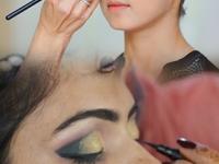 Skin Care Tips : बाहेर जाताना मेकअप नाही पण रोज पावडर लावता? 'या' ५ चुकांमुळे तुम्ही वयापेक्षा १० वर्ष म्हातारं दिसाल - Marathi News | Skin Care Tips How to look younger: Makeup mistakes that make you look older | Latest sakhi Photos at Lokmat.com