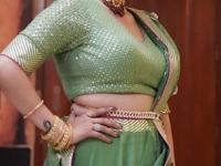 Sapna choudhary : परळीतल्या नाचगाण्यामुळे चर्चेत आलेली सपना चौधरी कोण? ती कायमच का वादग्रस्त? - Marathi News | Sapna choudhary: Who is Sapna Choudhary? Sapna Choudhary Biography in marathi | Latest sakhi Photos at Lokmat.com