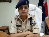 फक्त नावाच गुडिया... चॅलेंज देणाऱ्या बॉम्बरच्या मुसक्या आवळणाऱ्या आयपीएस अधिकाऱ्याची कहाणी, पतीही डीआयजी - Marathi News | Just a Gudia in name only ... The story of an IPS officer who caught bomber who have a challenge, her husband also DIG | Latest crime Photos at Lokmat.com