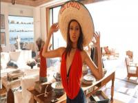 Elizabeth Marie Chevalier: कातिलाना अदा! तिचं सौंदर्य पाहून पुरुष घाबरतात, डेट करणं सोडा बोलायचीही होत नाही हिंमत - Marathi News | Elizabeth Marie Chevalier: Men are scared when they see her beauty, they don't even dare to talk about dating | Latest jarahatke Photos at Lokmat.com