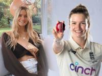 लॉरेन बेल : तिच्या स्माईलच्या बाऊन्सरने क्रिकेटचे चाहते घायाळ! - Marathi News | lauren bell hot and sexy smiling photos england womens cricket team ashes southern brave | Latest cricket Photos at Lokmat.com