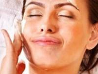 चेहऱ्यावर आले खूप पिंपल्स? घरच्याघरी करा कर्ड फेशियल, दह्याची जादू- ग्लो येईल जबरदस्त! - Marathi News | Home remedies: Curd facial for pimples, home hacks for glowing, radiant skin | Latest sakhi Photos at Lokmat.com