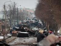 Russia Ukraine War: उद्ध्वस्त घरे, भयभीत लोक, रशियाच्या हल्ल्यात शहरे बेचिराख, युक्रेनमधील युद्धाचं भयावह चित्र - Marathi News | Russia Ukraine War: Destroyed houses, frightened people, cities under Russian attack, picture of horrific war in Ukraine | Latest international Photos at Lokmat.com