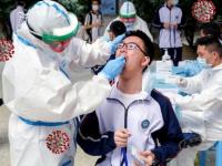 CoronaVirus Live Updates : कोरोनाचा विस्फोट! चीनने पुन्हा एकदा वाढवलं जगाचं टेन्शन; एका दिवसात आढळले सर्वाधिक रुग्ण - Marathi News | CoronaVirus Live Updates China Reports Most Daily Covid Cases Since Wuhan Outbreak | Latest international Photos at Lokmat.com