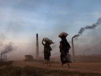 Bangladesh Pollution: त्यामुळे बांगलादेश बनला जगातील सर्वात प्रदूषित देश, समोर आलं धक्कादायक कारण - Marathi News | Bangladesh Pollution: As a result, Bangladesh became the most polluted country in the world | Latest international Photos at Lokmat.com