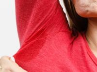 घामाची दुर्गंधी होईल कमी, आंघोळीच्या पाण्यात टाका या 7 पैकी किमान एक गोष्ट - Marathi News | Summer Special: 7 things that can add in bath water for reducing sweat odour and control sweating | Latest sakhi Photos at Lokmat.com