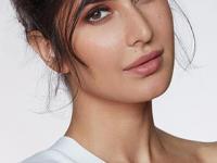 Katrina Kaif Beauty Secrets : ग्लोईंग स्किनसाठी कतरिना करते ५ गोष्टी; वयाच्या ३८व्या वर्षीही तरुण दिसण्याचं ब्यूटी सिक्रेट - Marathi News | Katrina Kaif Beauty Secrets : Bollywood actress katrina kaif reveals her beauty secrets for glowing skin | Latest sakhi Photos at Lokmat.com