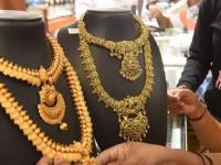 Maharashtra Day : पहा १० ट्रेण्डी- ट्रॅडीशनल नेकलेस, परंपरा- नजाकत आणि आठवणींचा खजिना - Marathi News | Akshay Tritiya Shopping: Top 10 Traditional trendy Maharashtrian gold necklace designs | Latest sakhi Photos at Lokmat.com