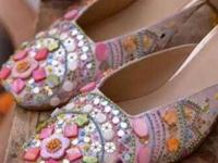 आलिया भटच्या पायातले नाजूक देखणे म्यूल शूज पाहिले? पाहा म्यूल शूजची दुनिया, पायांची वाढवतात शोभा - Marathi News | Must try attractive mules shoes like Actress Alia Bhatt in this wedding season | Latest sakhi Photos at Lokmat.com