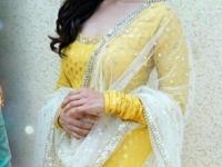 Dupatta Draping Style: लेहेंगा, पंजाबी सूटवर ओढणी कशी घ्यावी समजतंच नाही? टॉप १० लूक्स, अशी करा स्टाईल! - Marathi News | Fashion Trend for wearing dupatta: Top 10 dupatta draping style with lehenga, anarkali suit for this wedding season | Latest sakhi Photos at Lokmat.com