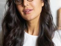 चष्म्याचा कॉम्प्लेक्स कशाला? चष्मा लावूनही दिसू शकता स्टायलिश.. बघा 'फॅशन विथ चष्मा'चे १० आकर्षक लूक - Marathi News | Fashion With Spects: Top 10 partywear look with spects, You can look stylish with spects also.. | Latest sakhi Photos at Lokmat.com