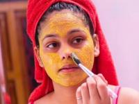 मान्सून स्पेशल ७ फेसपॅक, तेलकट-चिपचिपी त्वचा आणि ग्लोईंग स्किनसाठी झटपट उपाय! - Marathi News | Skin Care Routine For Monsoon: 7 Monsoon special face pack for glowing skin? How to take care of oily skin in monsoon? | Latest sakhi Photos at Lokmat.com